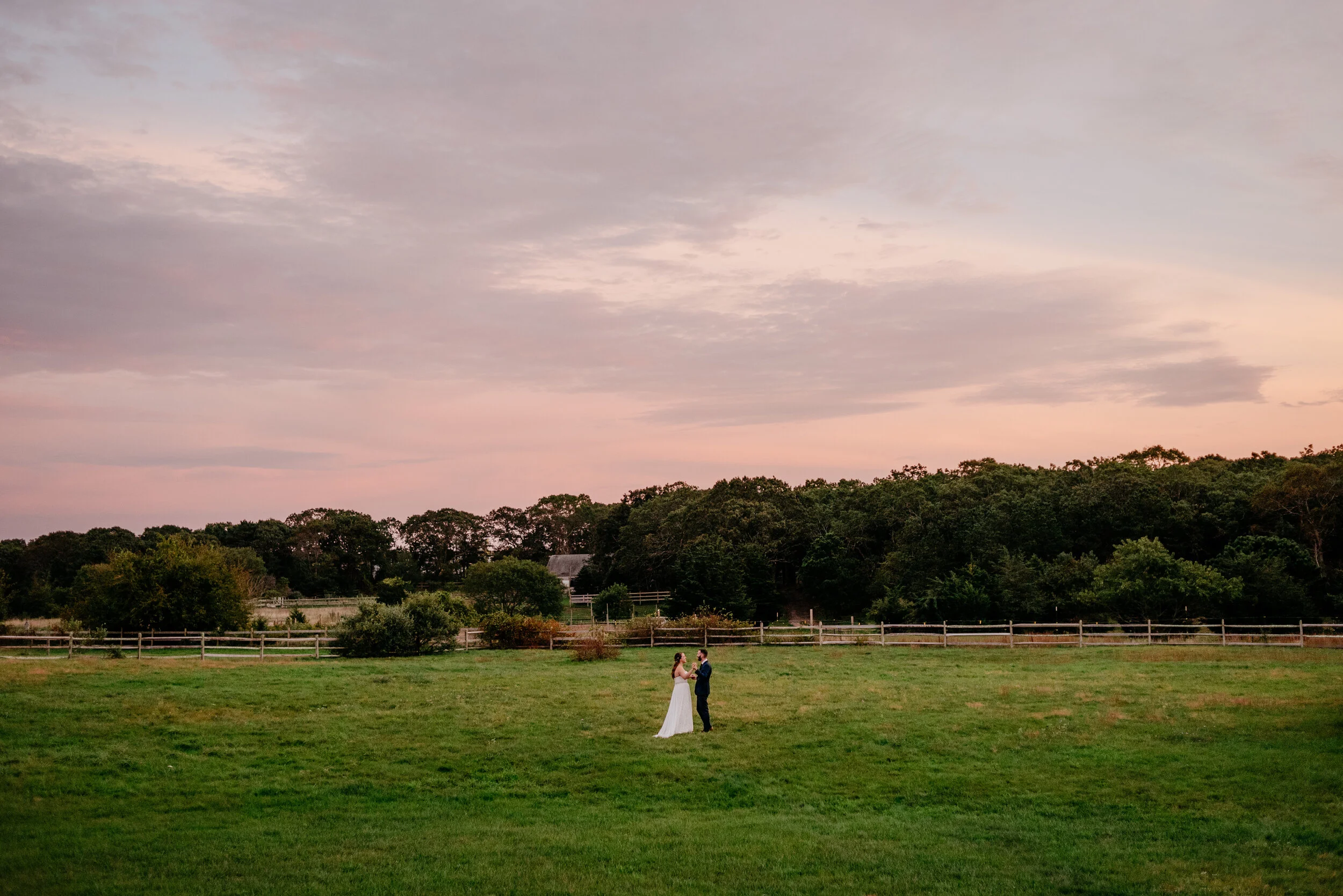 Danielle &amp; Nick's Intimate and sweet Martha's Vineyard wedding at the Edgartown Lighthouse
