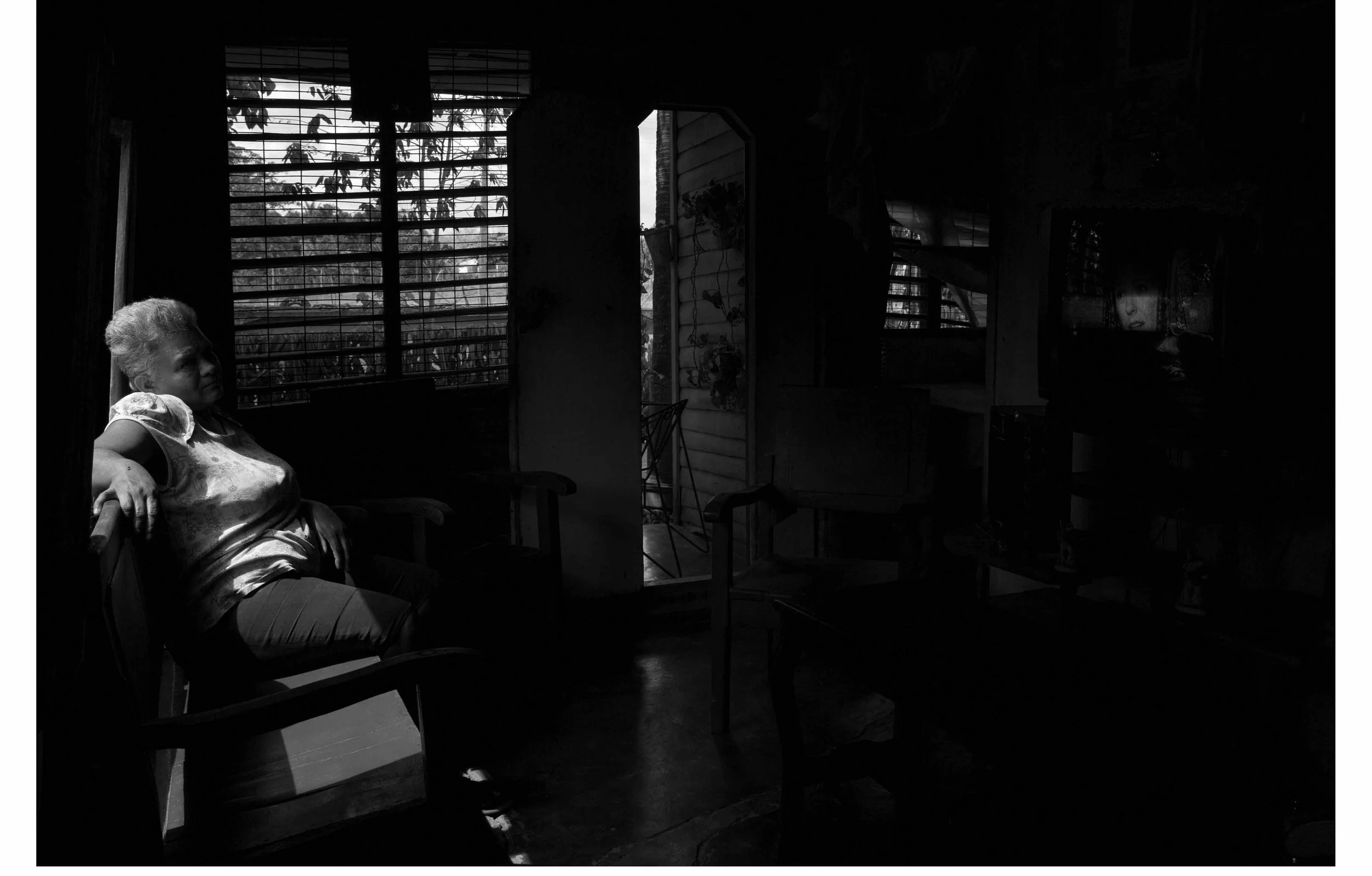 27Cuba.Havana. Street.City Life.City Street.  Architecture.Cultures. Day.Domestic Life.Latin America.Che Guevara.Black and white_.jpg