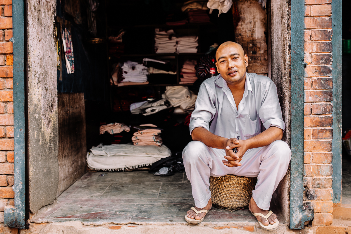 It is a ritual for Nepalese to wear white for a year after the death of a family member. And there were many who dressed in white. Bakhtapur, Nepal | 2015