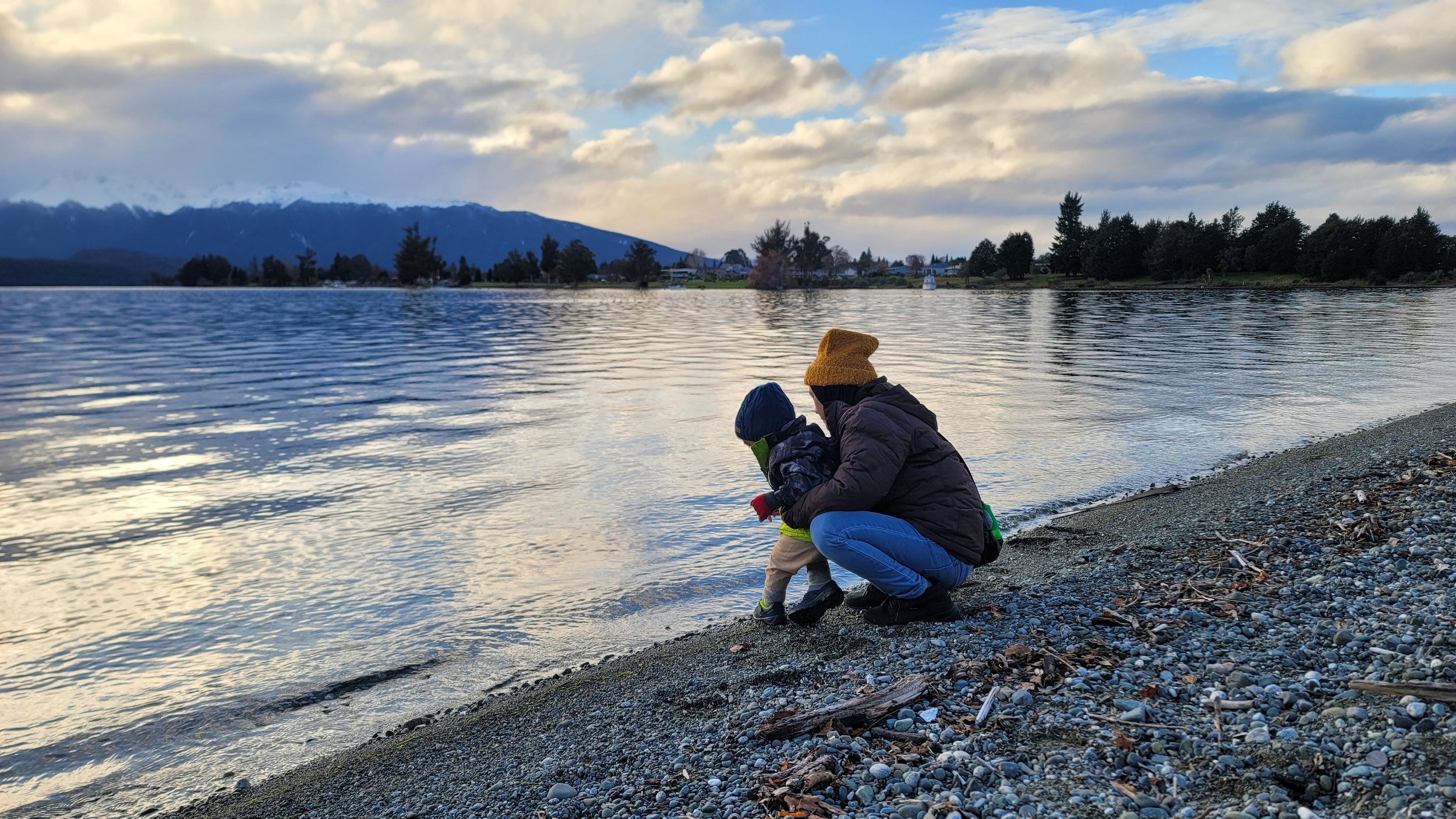  After a nice afternoon stroll around lake Te Anau, we stopped by the rocky “beach” to take in the sunset together. 