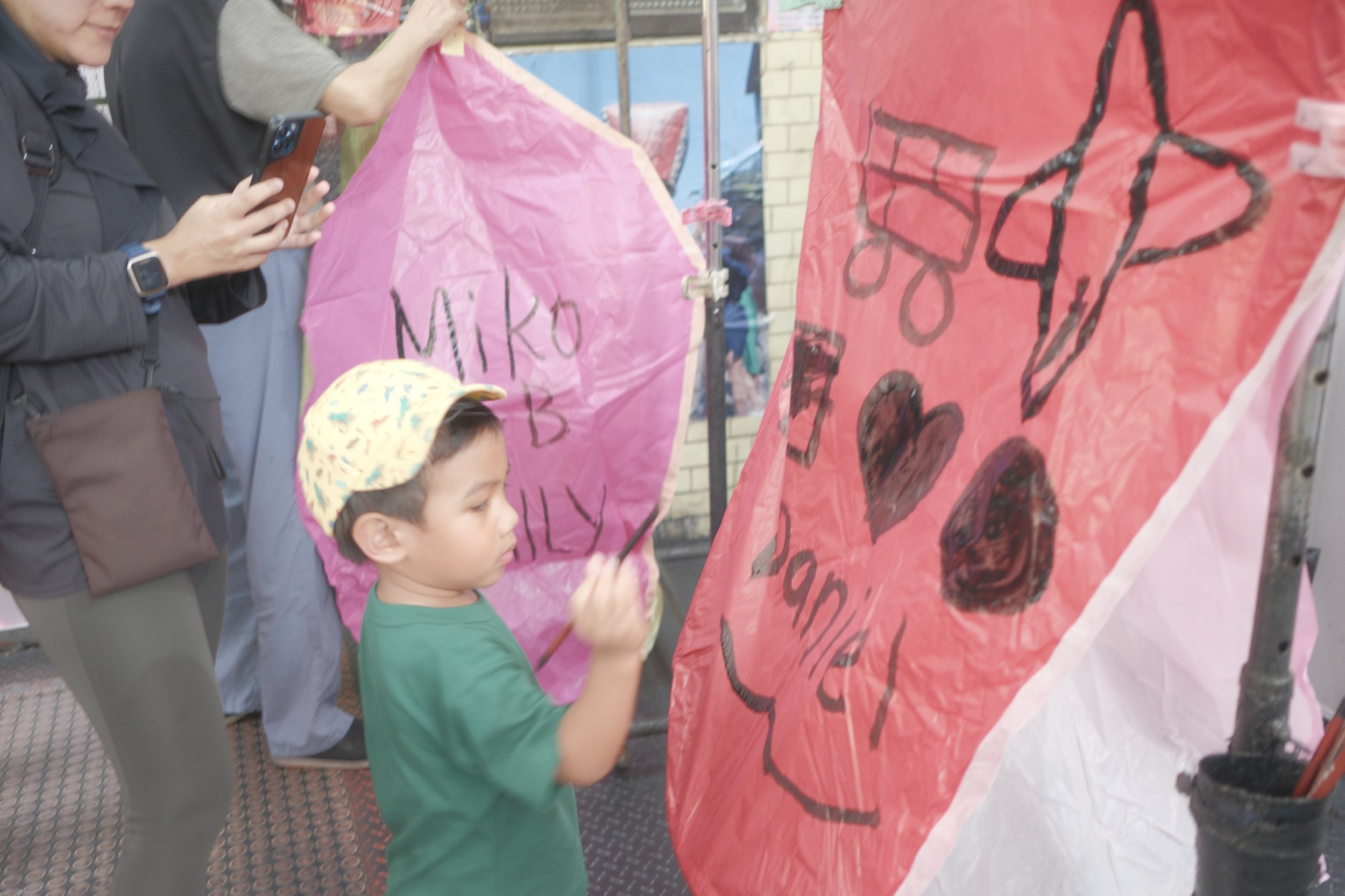 Preparing our Skylantern @ Shifen