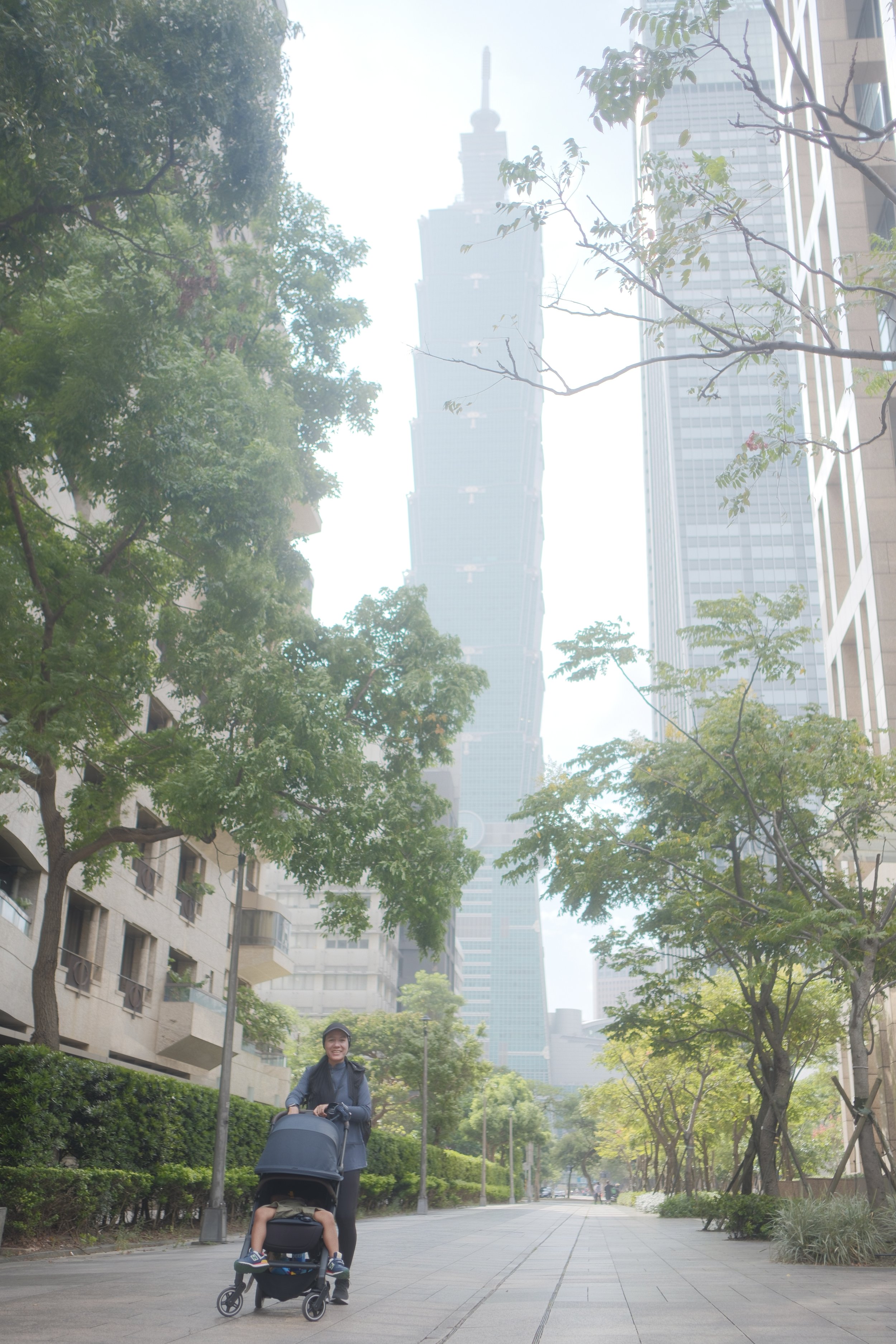  Post-Zoo: Daniel completely knocked out while my wife and I enjoying our walk around the uptown side of Taipei 