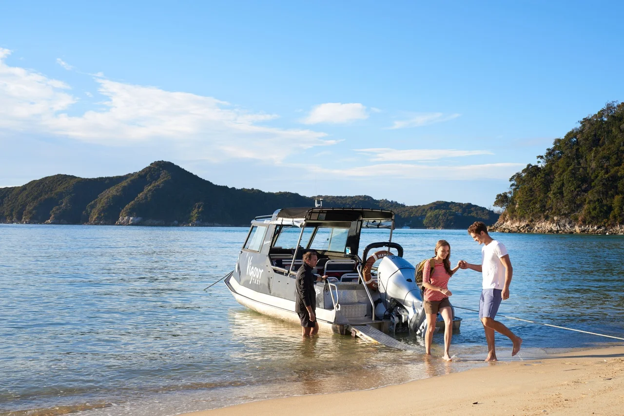 BOAT CRUISE IN THE ABEL TASMAN NP