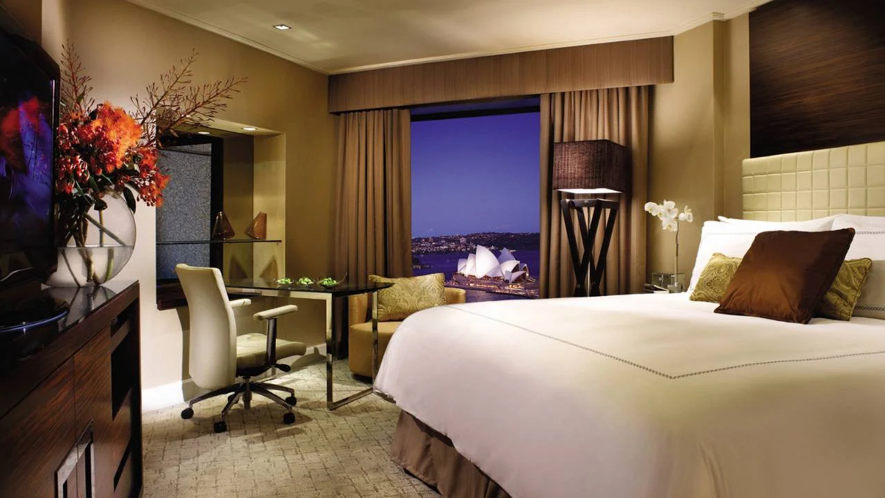 FOUR SEASONS HOTEL