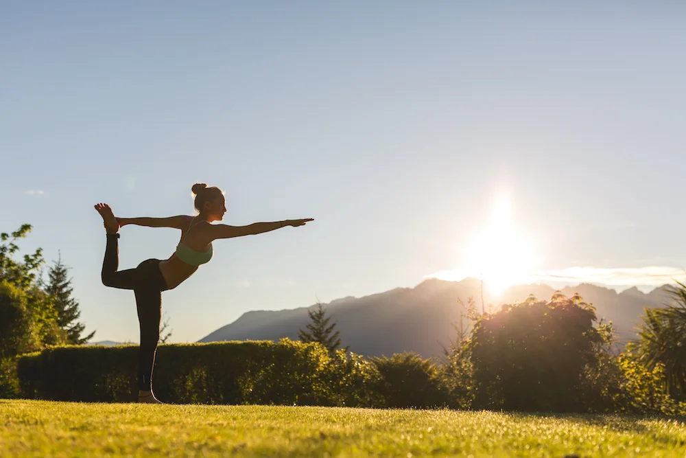 Azur_Yoga copy.jpg