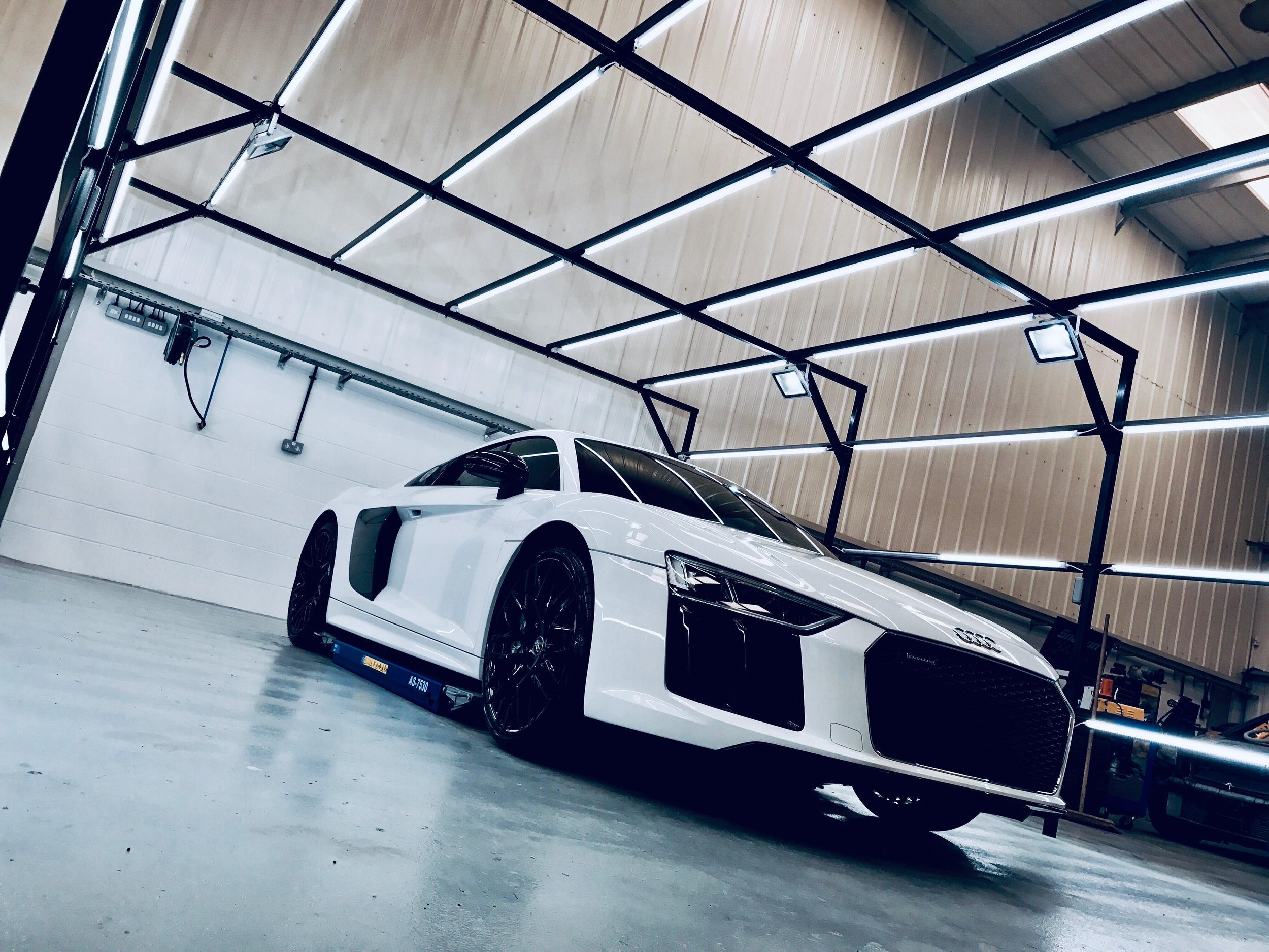 R8.jpg