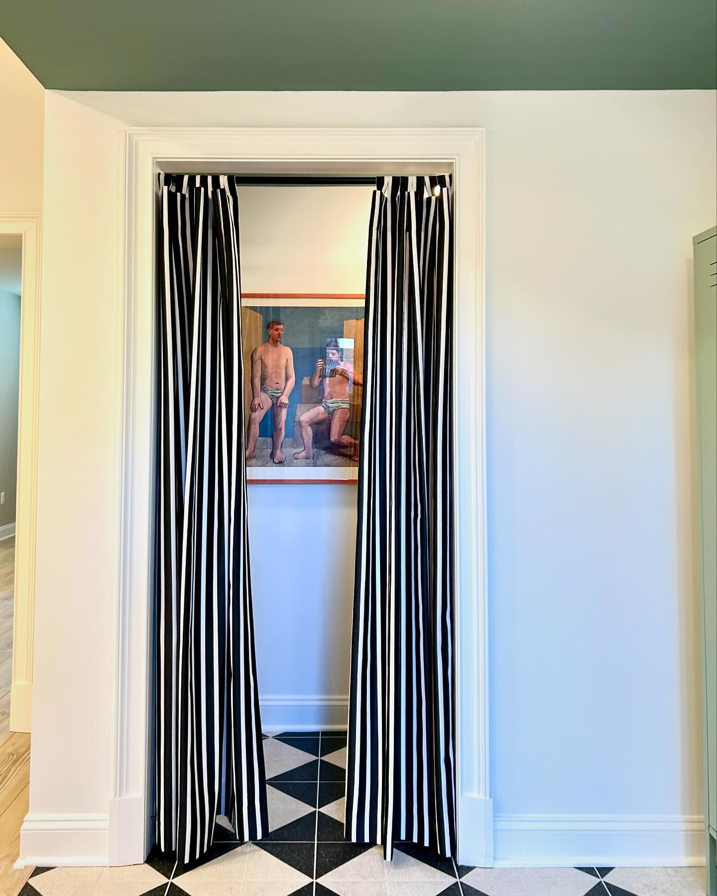 Every proper swim + social club needs a changing room&hellip;and pool boys 

Changing room curtain collab with @pillowsandpleats (magnetic closure details 💯) and pink @framebridge frame looking all sassy
