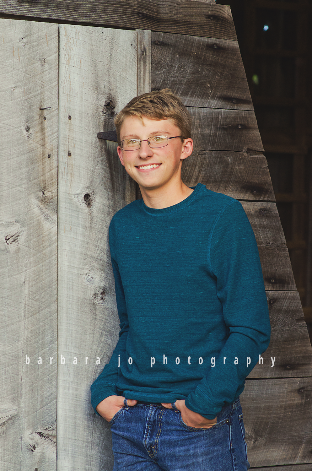 bjp-senior-photographer-class-of-2018-nphs-teen-barn-family-farm-guy-fall-adam2.png
