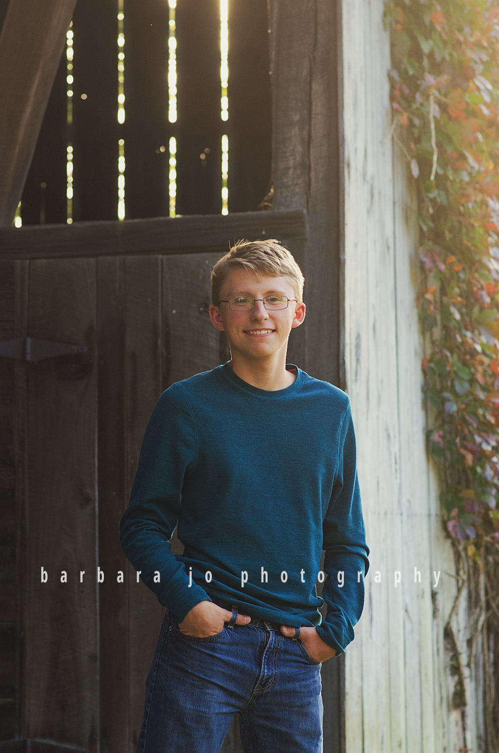 bjp-senior-photographer-class-of-2018-nphs-teen-barn-family-farm-guy-fall-adam1.png