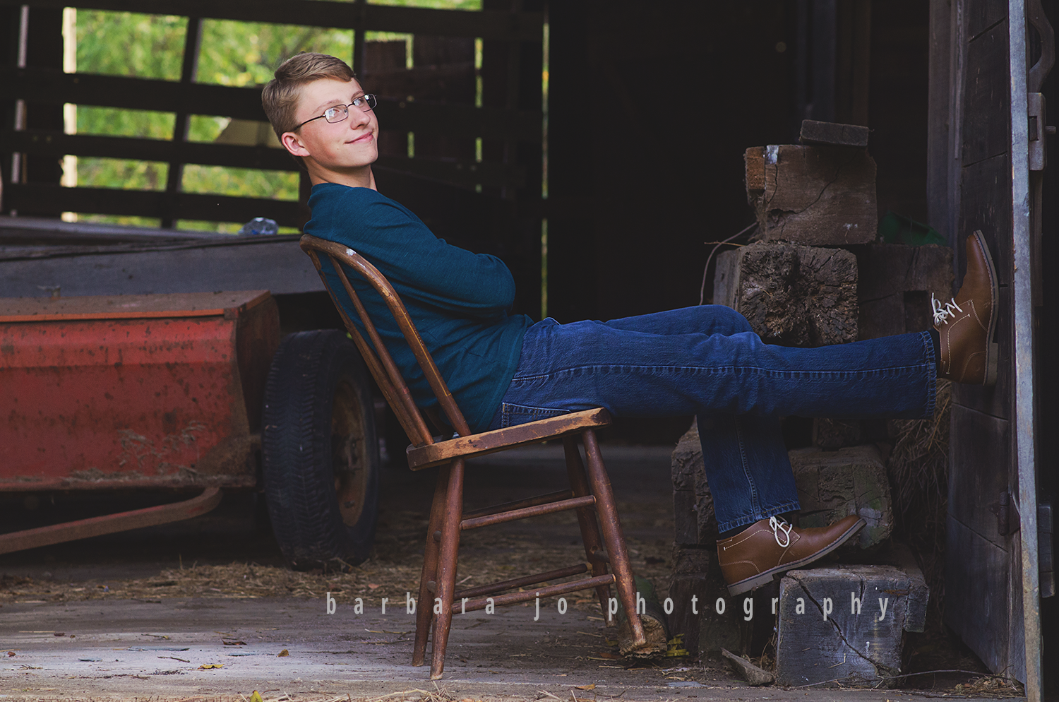 bjp-senior-photographer-class-of-2018-nphs-teen-barn-family-farm-guy-fall-adam6.png
