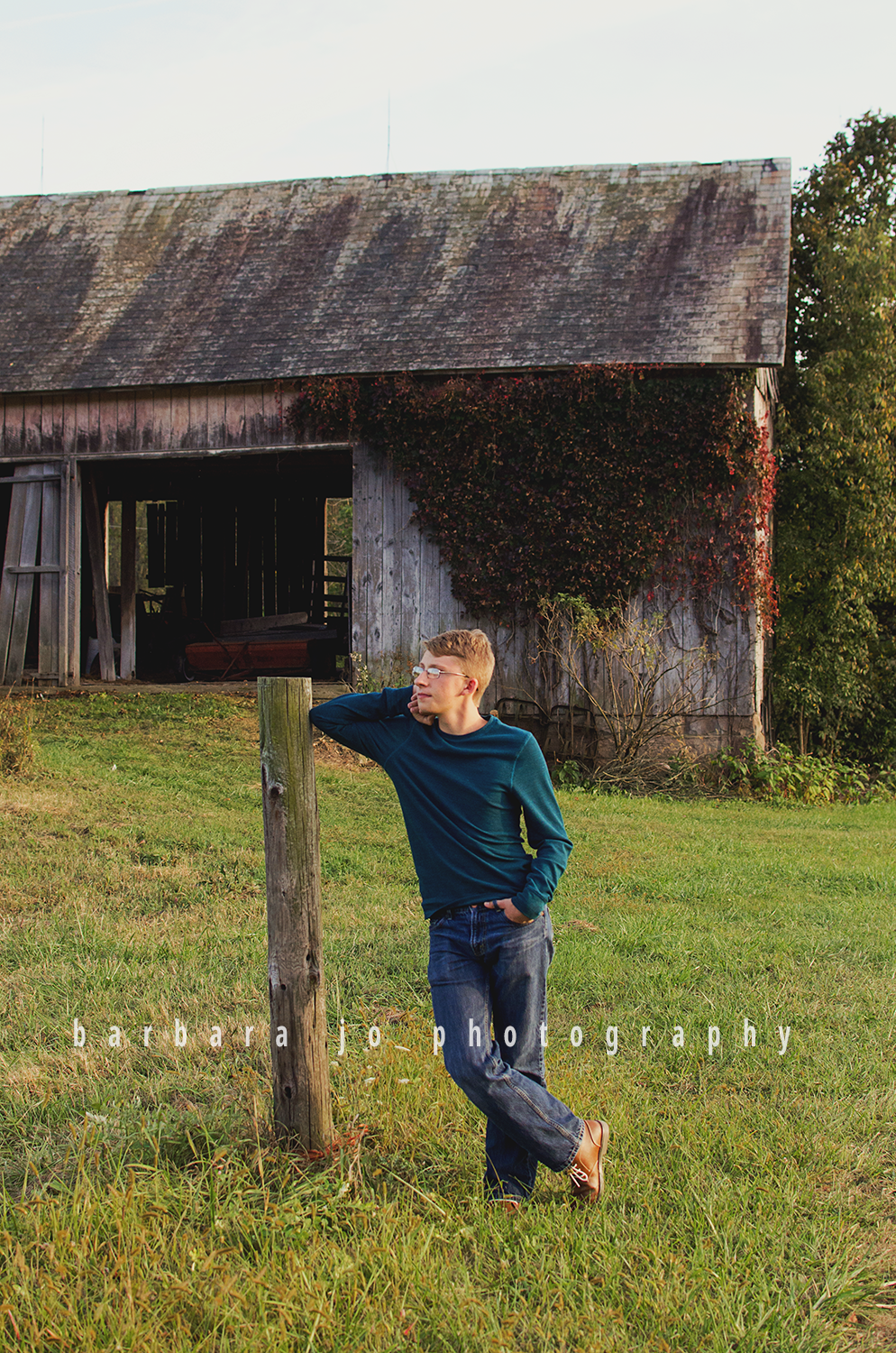 bjp-senior-photographer-class-of-2018-nphs-teen-barn-family-farm-guy-fall-adam5.png