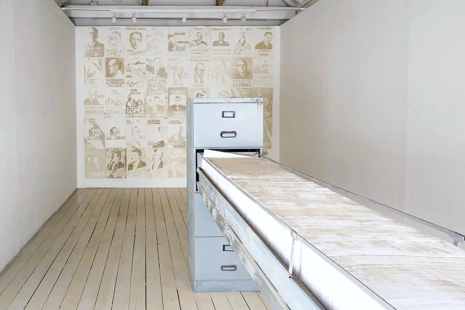 5 / 5
Mordiendo Polvo, 2024 · Filing cabinet installation with dust-based photographic prints and watercolors · 700 × 150 cm / 275.59 × 59.06 in