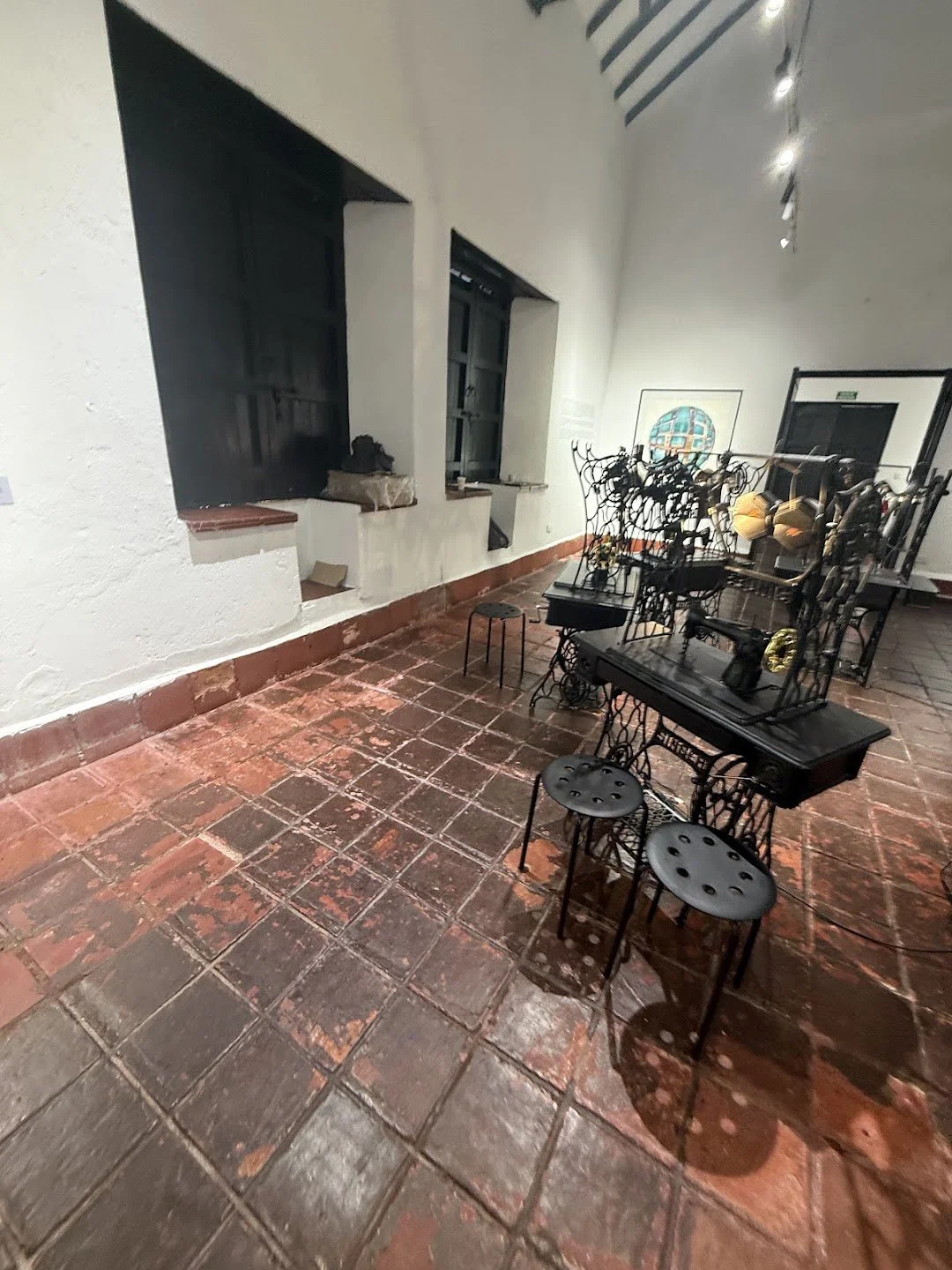 Hilo Vano, 2026 · Lateral installation view. Casa Museo Alfonso López Pumarejo, Honda, Colombia.