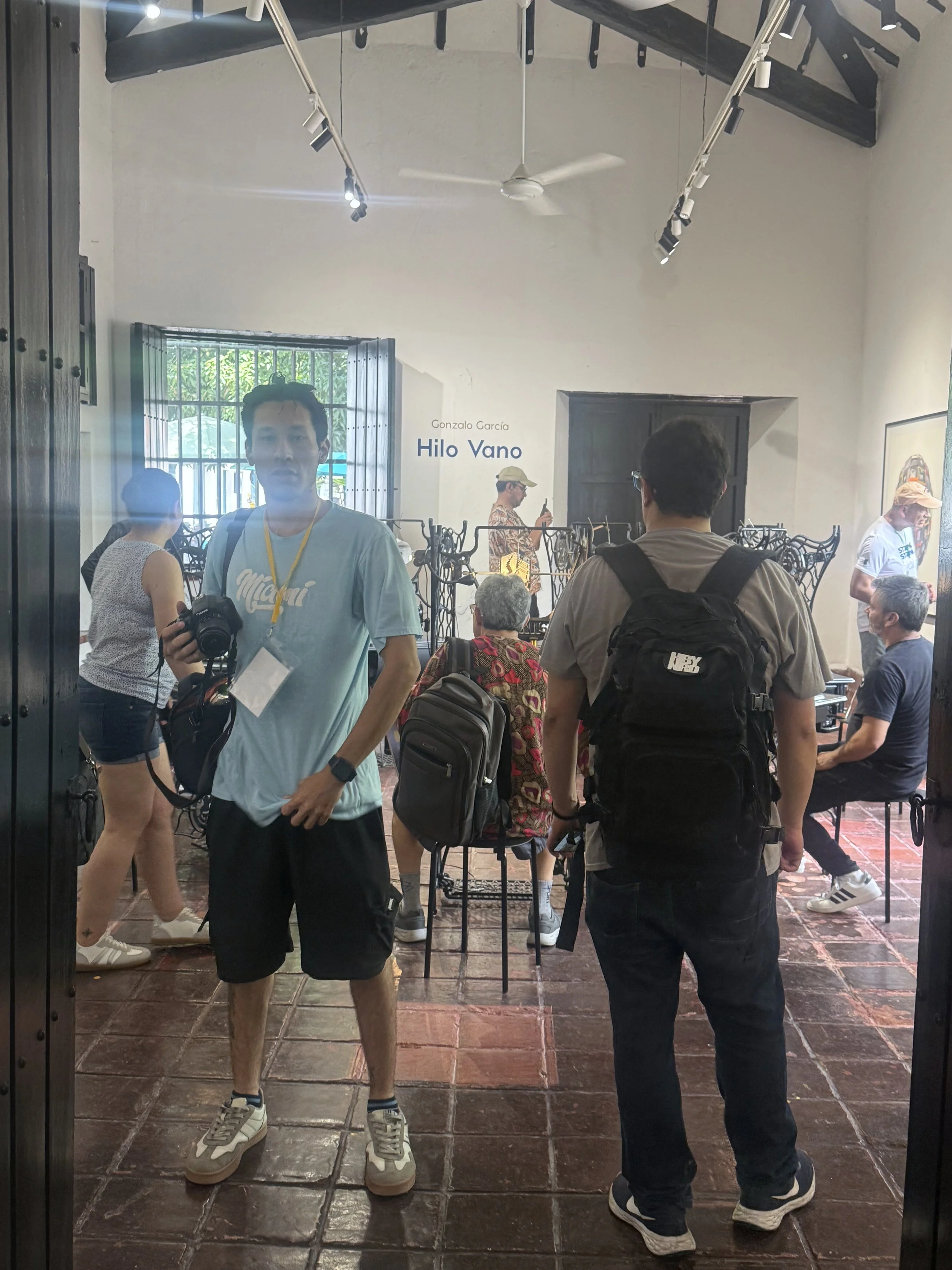 Hilo Vano · Visitors among the machines during the opening. Casa Museo Alfonso López Pumarejo, Honda, 7 June 2026.