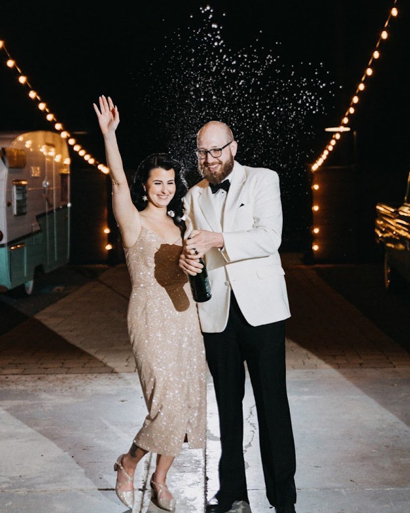 we love nights that end with an epic champagne pop &amp; smiles 

cheers 🥂 to all of our Warehouse 109 couples. We love celebrating with you!! 

📸: @lorenweddings