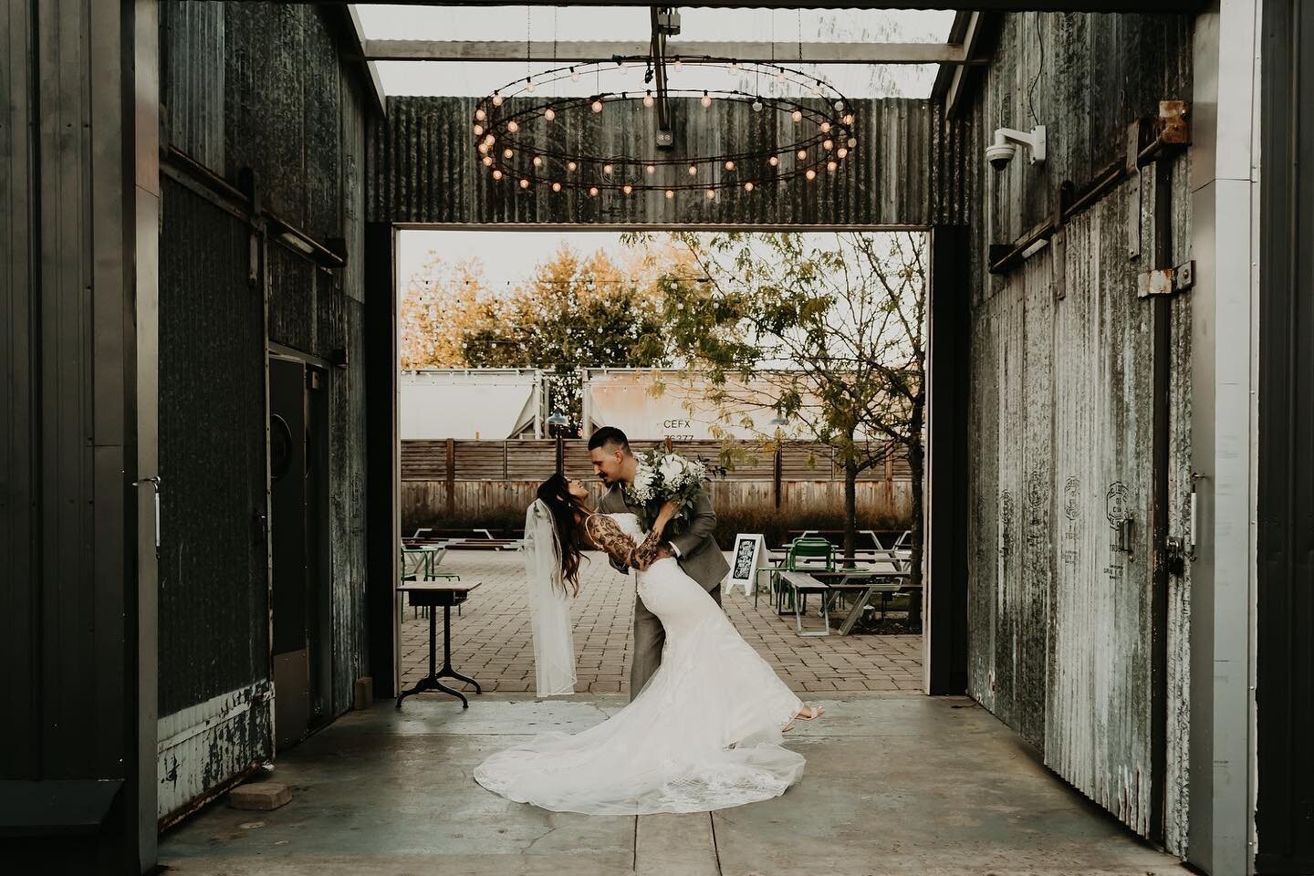 happy first day of fall!! 

looking forward to all of our upcoming weddings 🧡 

📸: @purejoyphotography.jw