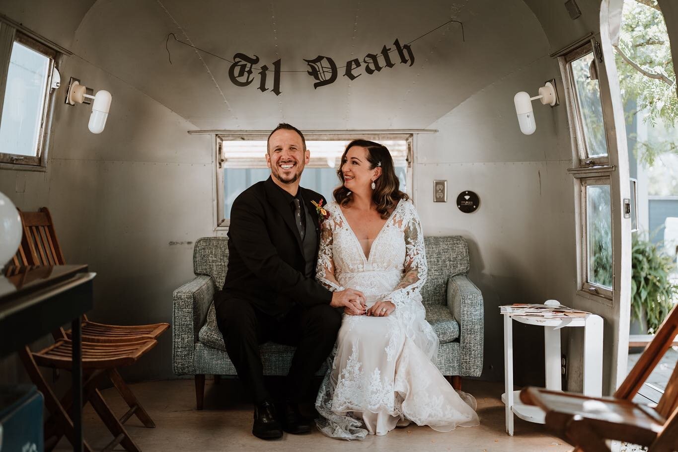Our 1958 Airstream is the perfect photo-booth location

Loving this October themed set up 💀🖤

📸: @eight_hands_photography