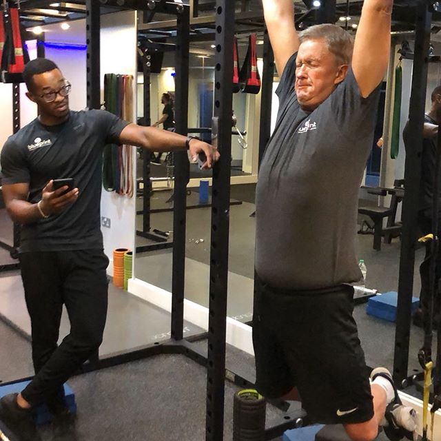 Day 1 of the HANG TOUGH CHALLENGE! swipe to see Kevin go from &lsquo;cool&rsquo; to &lsquo;😬😬&rsquo; even trainer @mike_goods was getting a bit nervous 😂. How long can you do?? Try to win a stash of supplements 💪🏽 #hangtough #blueprintfitness #b