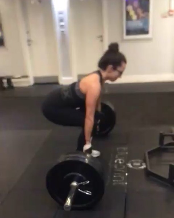Snippets from Daniella&rsquo;s  session this week. 
Here she is supersetting a deadlift with an over head push press. This week she hit her heaviest deadlift of 90kg 💪🏽
Proud and such amazing progress! 
#changeyourblueprint #fitness #fitfam #diet #