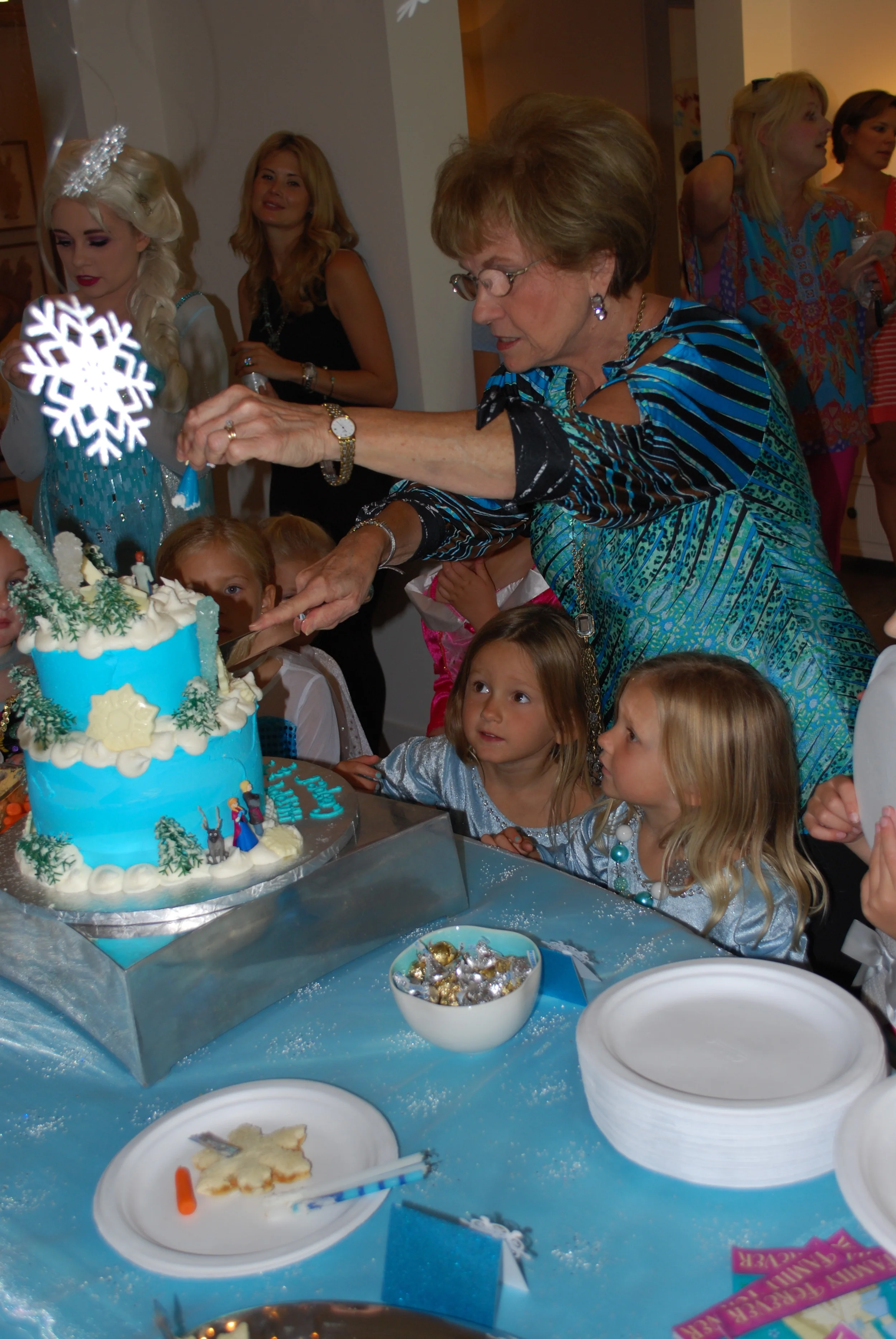 Nana cutting the cake