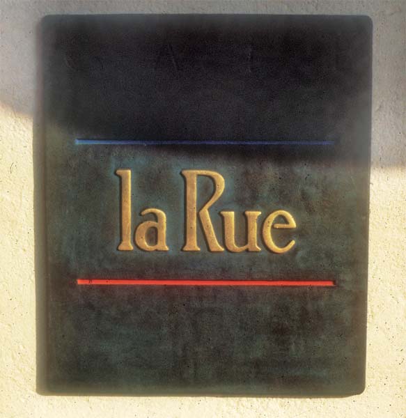 hospitality_la_valencia_la_rue_plaque.jpg