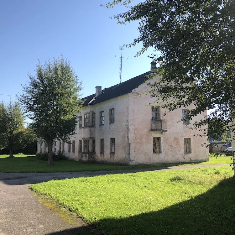 Maintained lawn in Viivikonna
