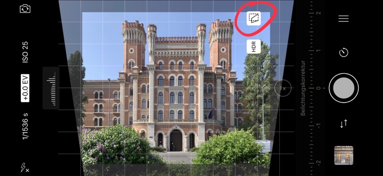 Icon indicating if fixing perspective distortion is turned on or off in ProCamera