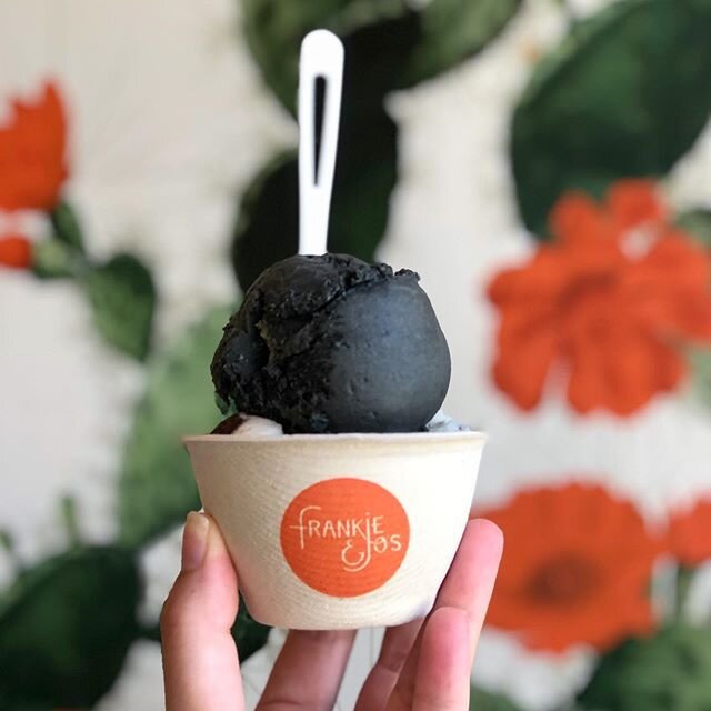 I have found ice cream heaven, and it&rsquo;s within walking distance of my house 😳 If you&rsquo;ve not tried @frankieandjos, you&rsquo;re doing yourself a disservice. My fave flavor so far is their chocolate tahini super cookie! 📷: Salty caramel a