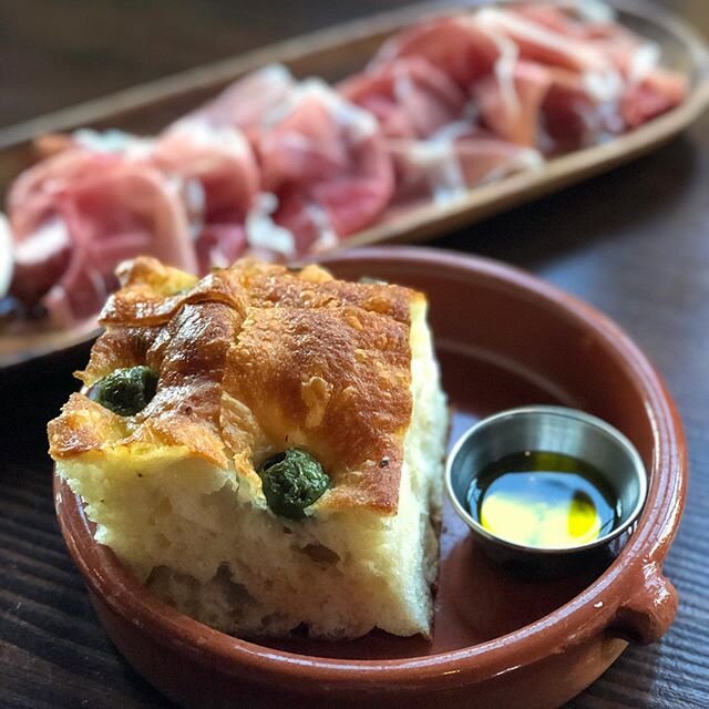 Not much makes me happier than delicious bread &mdash; except when you add prosciutto, burrata and a glass of wine 🍷 Perfection! | 📍 @ilnidoseattle | #weinanddine