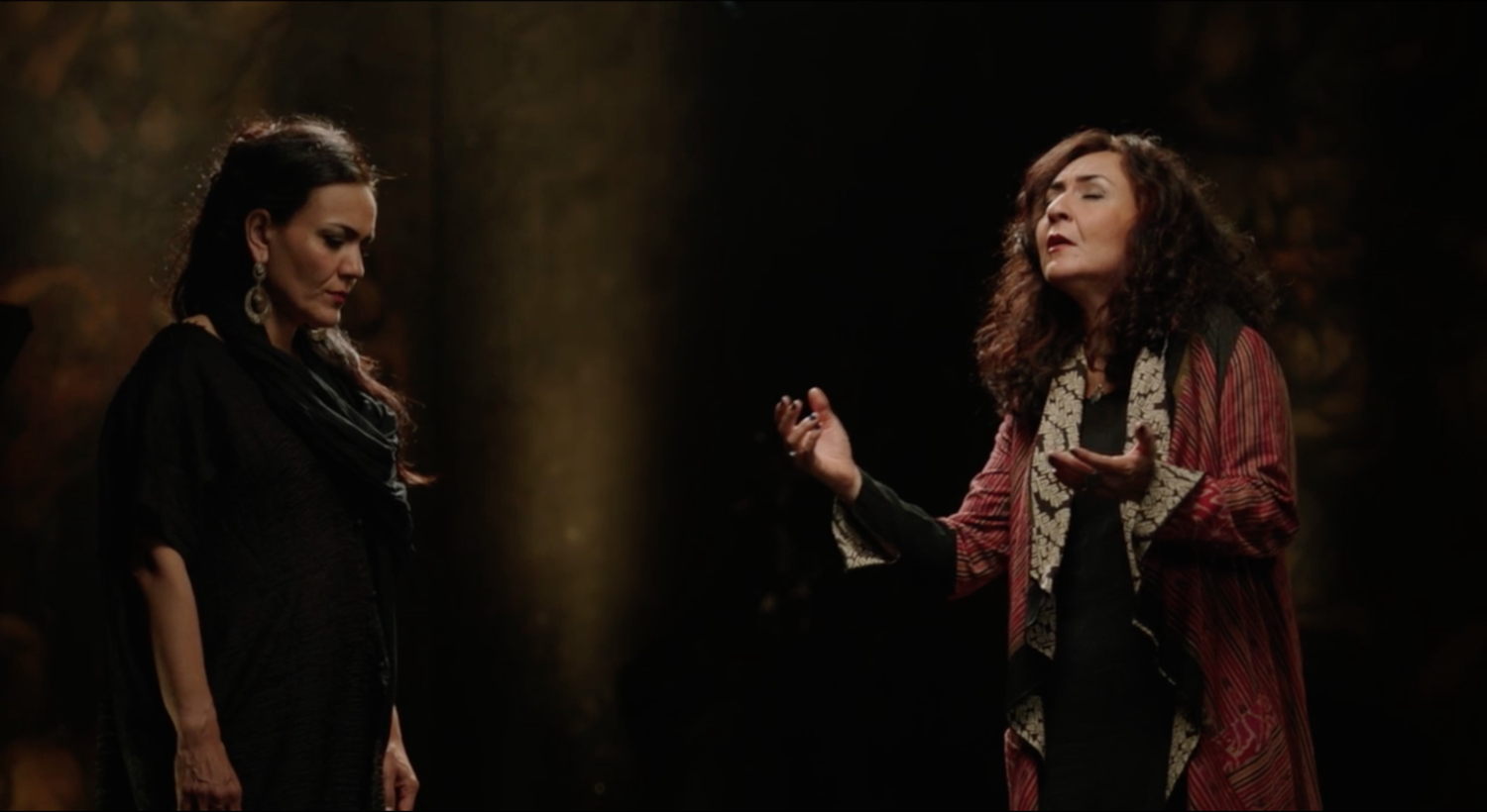 Mahsa SINGING WITH HER SISTER MARJAN