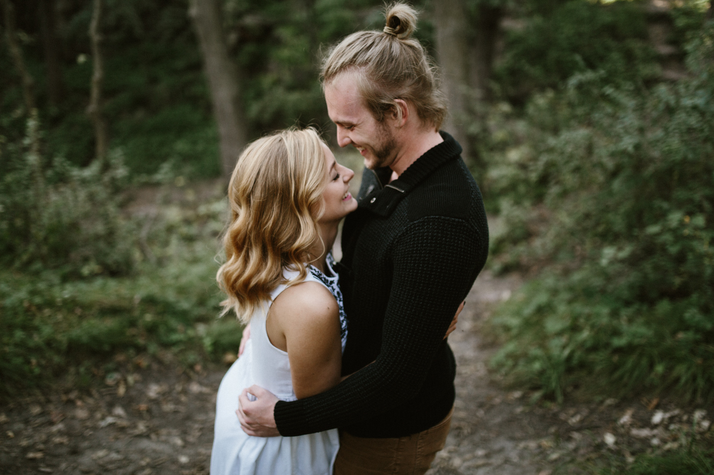 Sioux_Falls_Des_Moines_Engagement_Wedding_Photographer_06.jpg