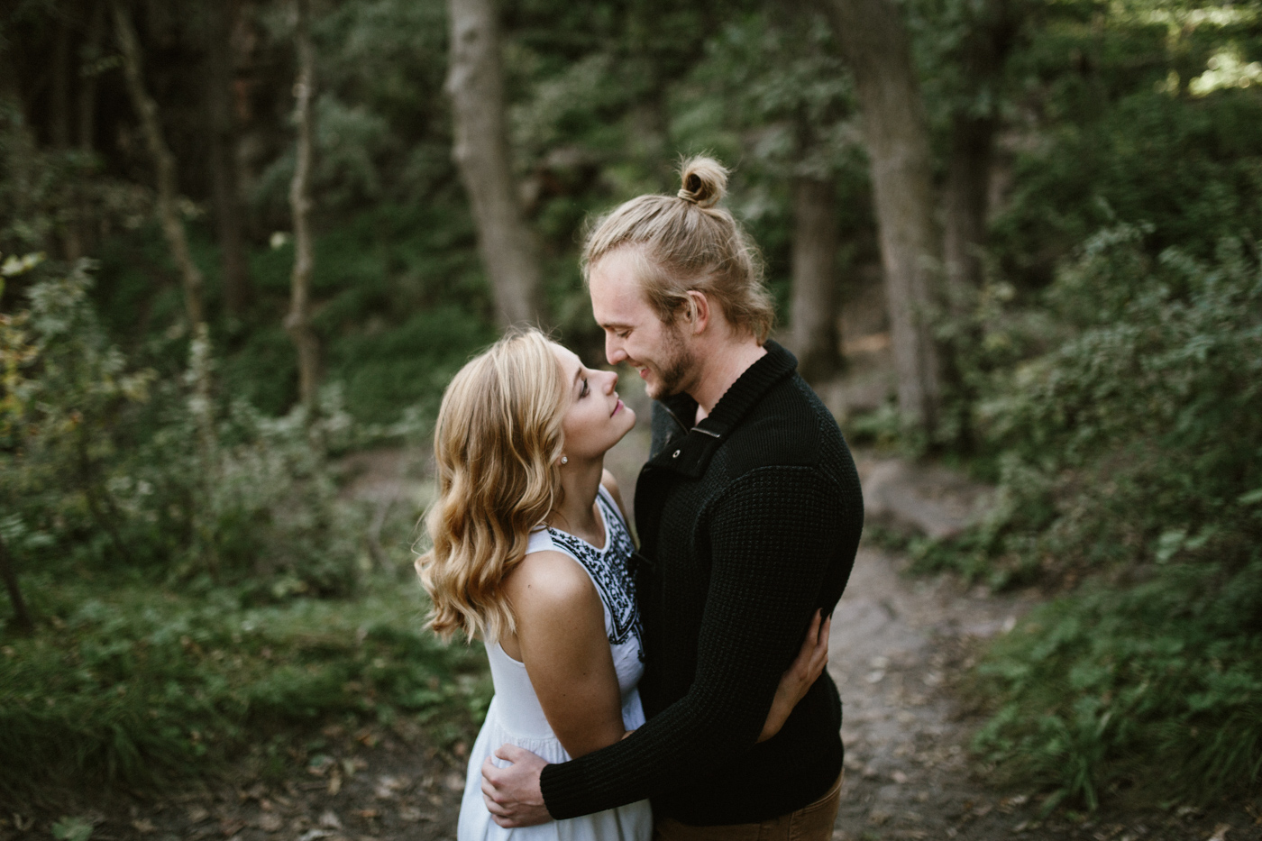 Sioux_Falls_Des_Moines_Engagement_Wedding_Photographer_07.jpg