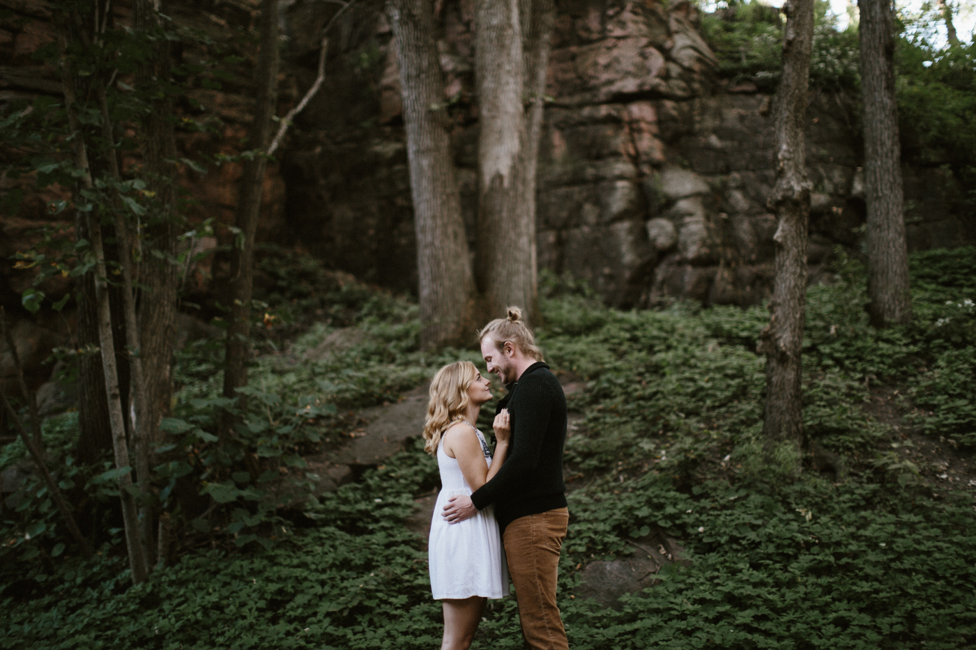 Sioux_Falls_Des_Moines_Engagement_Wedding_Photographer_11.jpg