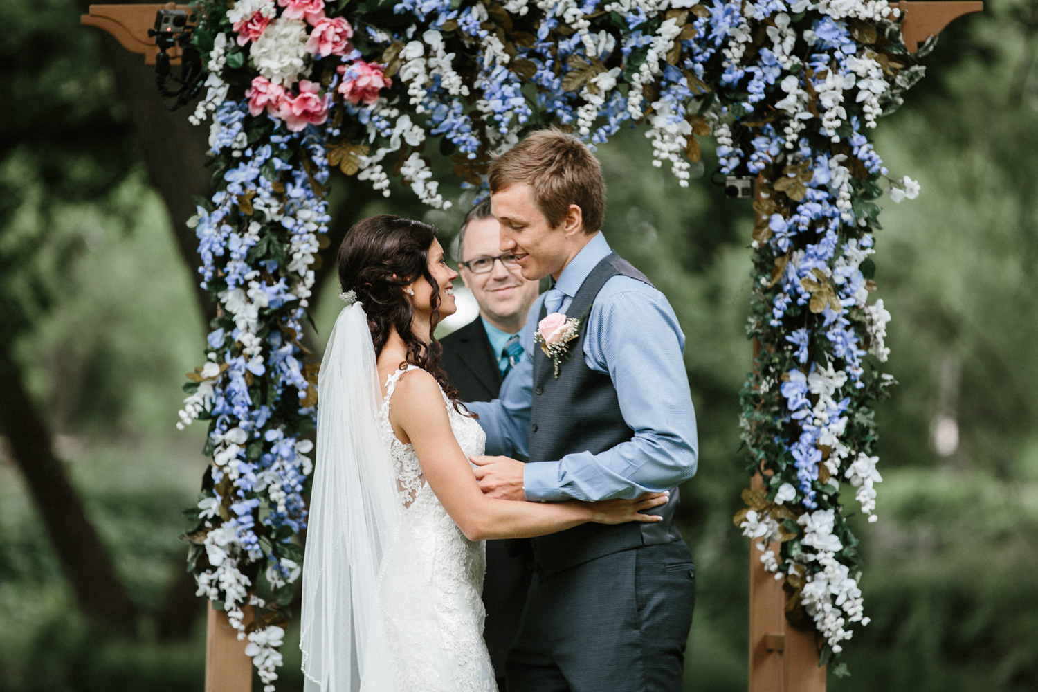 Outdoor_Wedding_SiouxFalls_MaryJoWegnerArboretum_Photographer_Calli&Jon_089.jpg