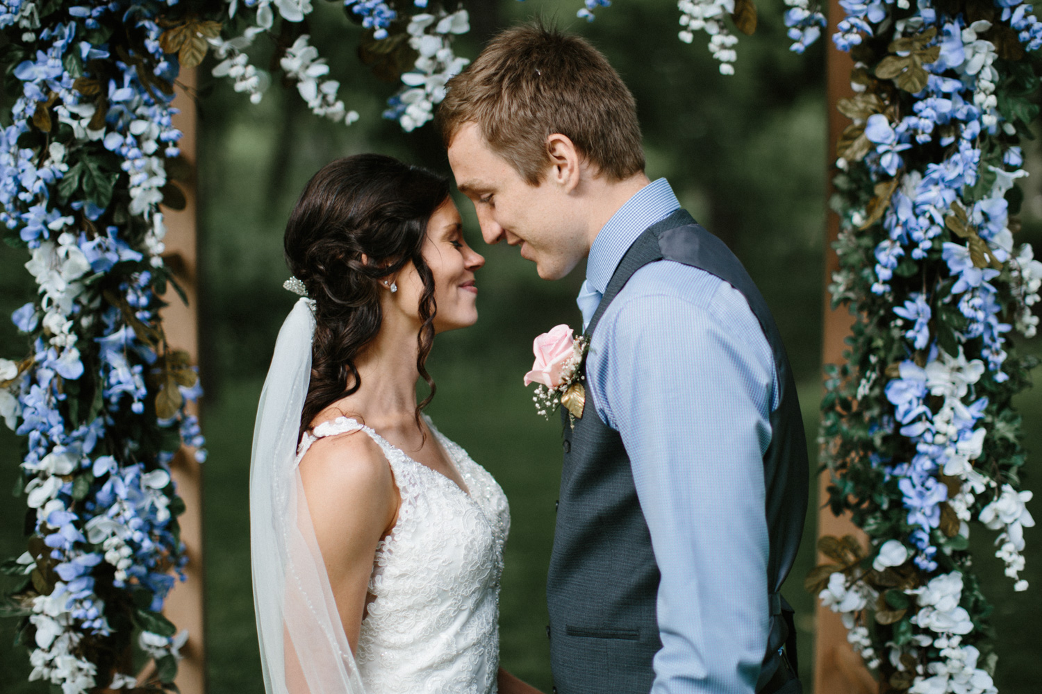 Outdoor_Wedding_SiouxFalls_MaryJoWegnerArboretum_Photographer_Calli&Jon_105.jpg