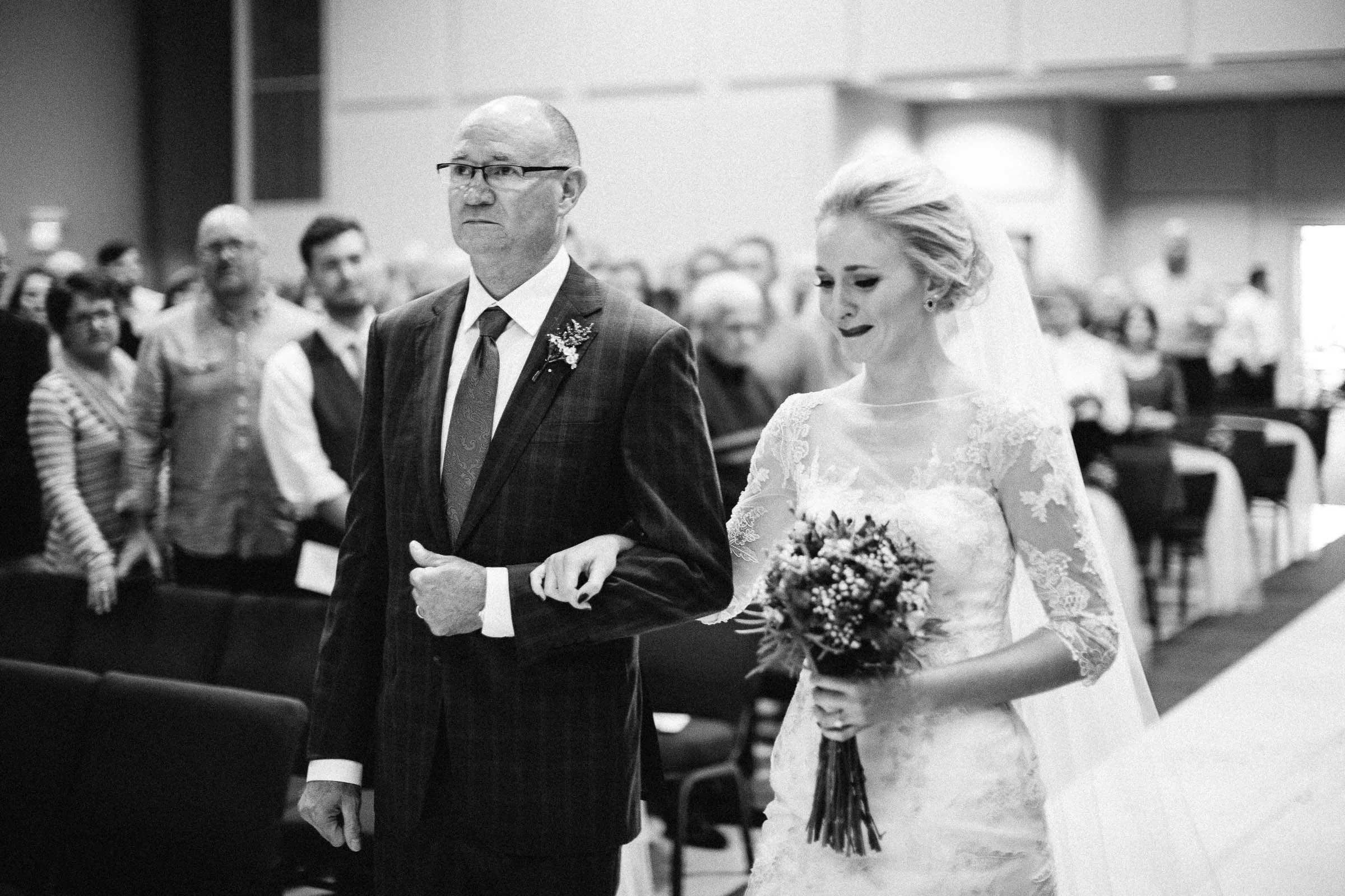 Jenna&Austin_SiouxFalls_Wedding_Photographer_071.jpg