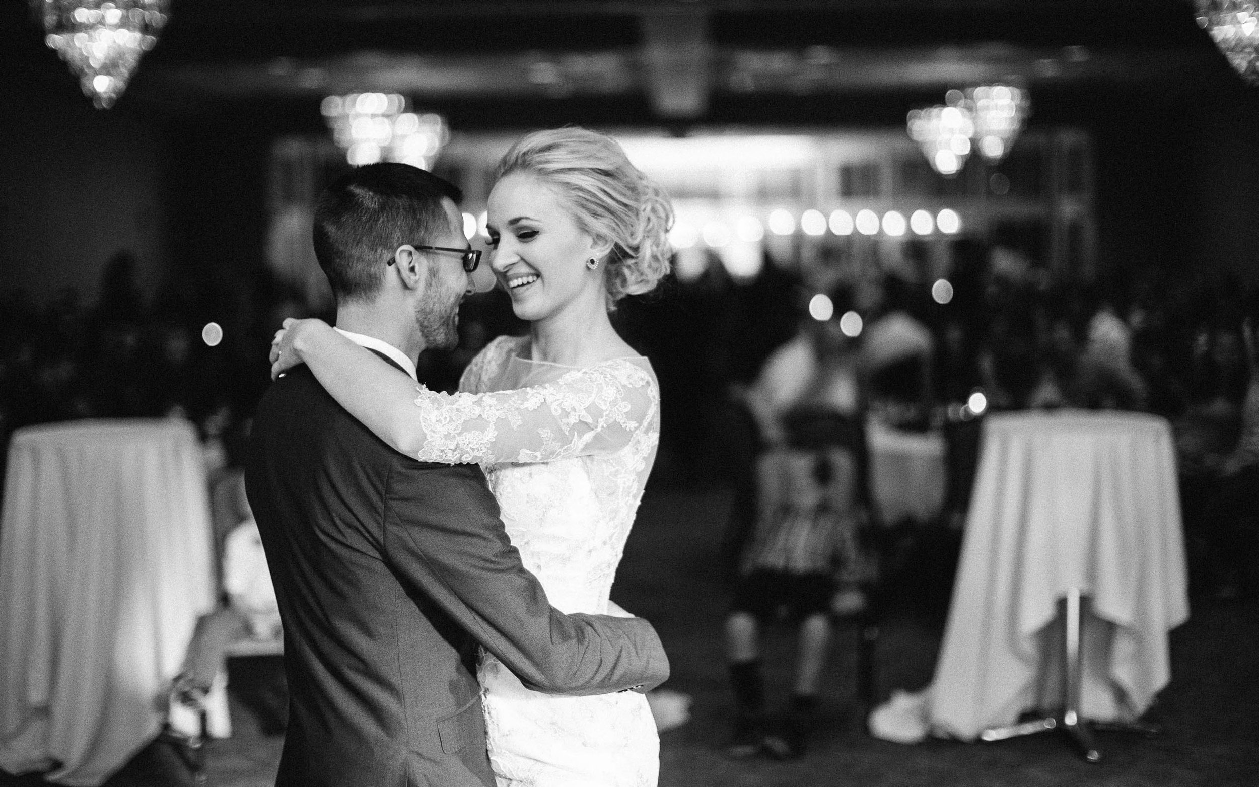 Jenna&Austin_SiouxFalls_Wedding_Photographer_107.jpg