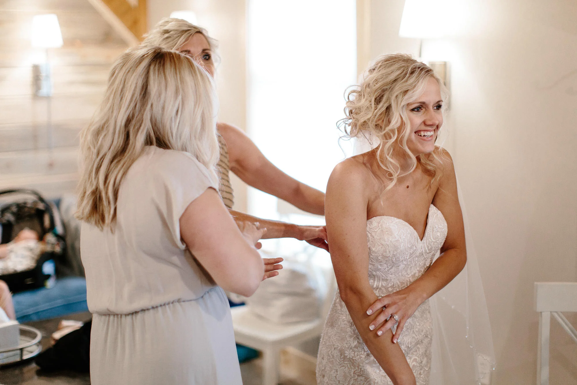 meadow-barn-wedding-sioux-falls-south-dakota-romantic-adventerous-michael-liedtke-photography007.jpg