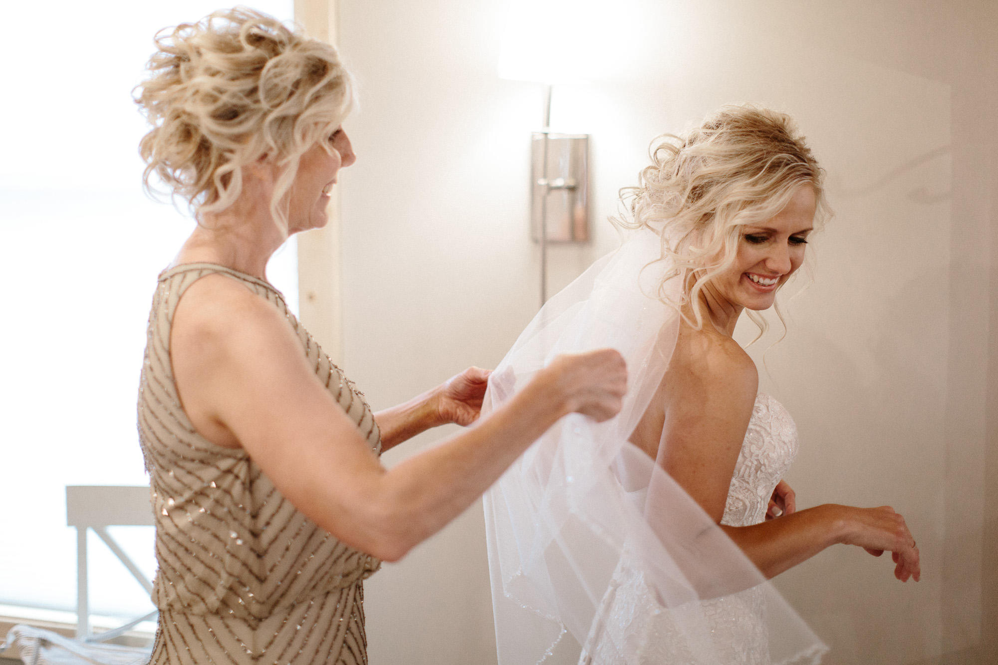 meadow-barn-wedding-sioux-falls-south-dakota-romantic-adventerous-michael-liedtke-photography010.jpg