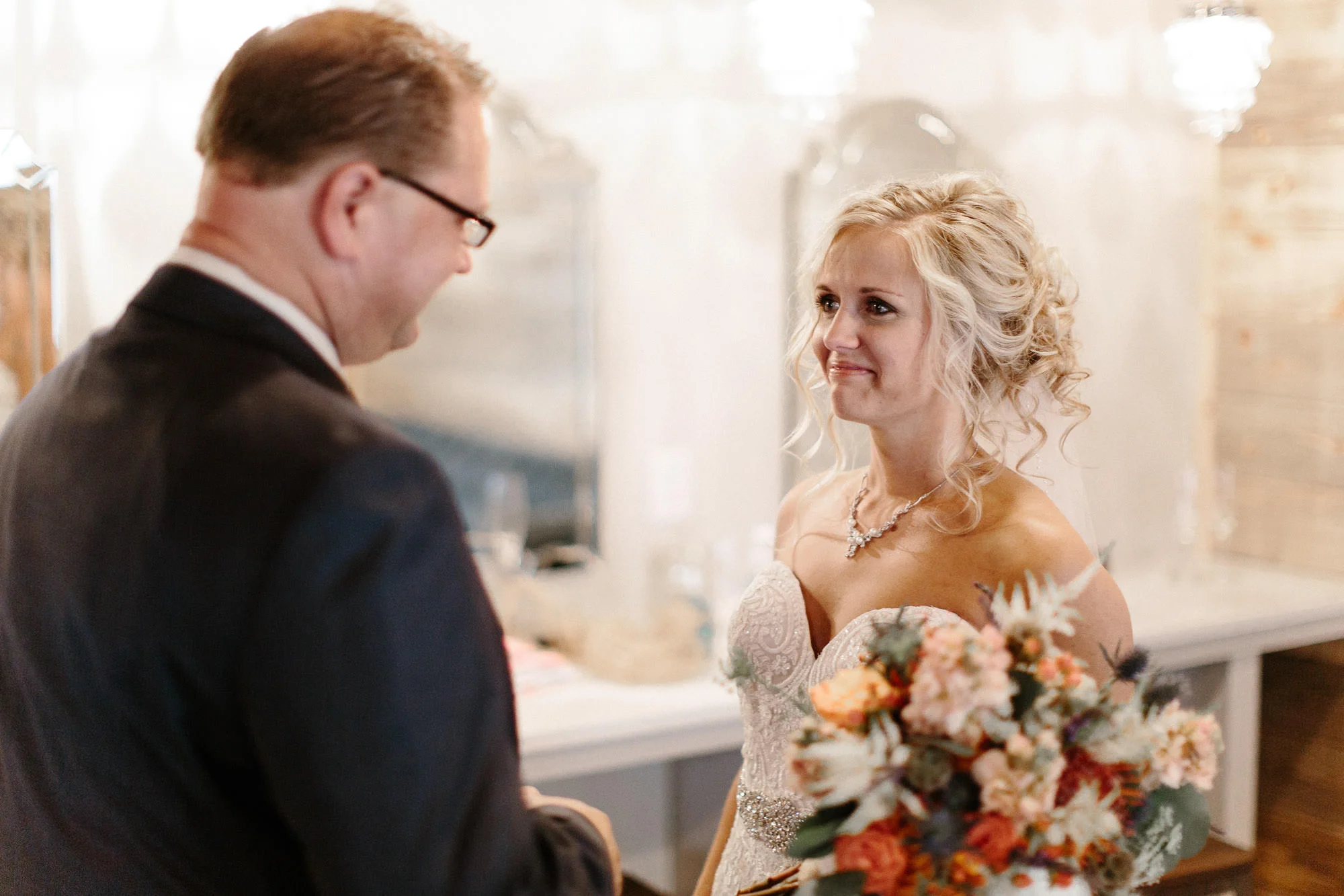 meadow-barn-wedding-sioux-falls-south-dakota-romantic-adventerous-michael-liedtke-photography015.jpg