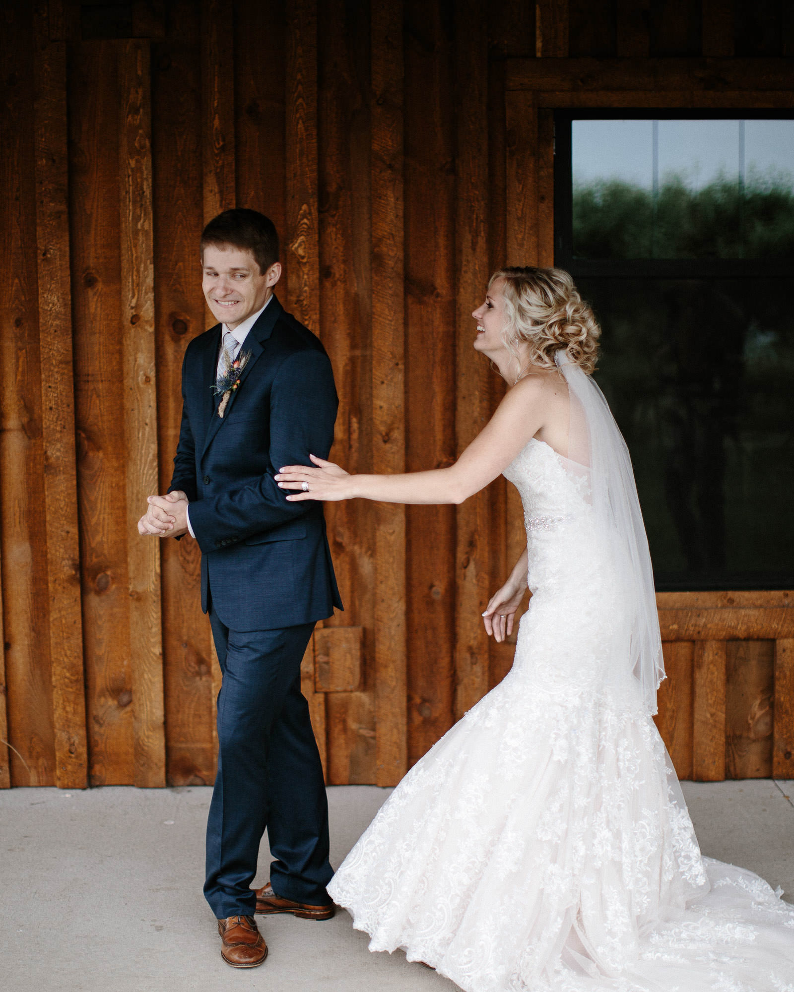 meadow-barn-wedding-sioux-falls-south-dakota-romantic-adventerous-michael-liedtke-photography020.jpg