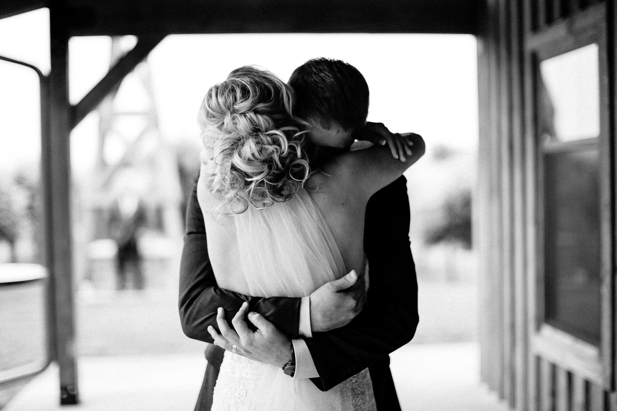 meadow-barn-wedding-sioux-falls-south-dakota-romantic-adventerous-michael-liedtke-photography023.jpg