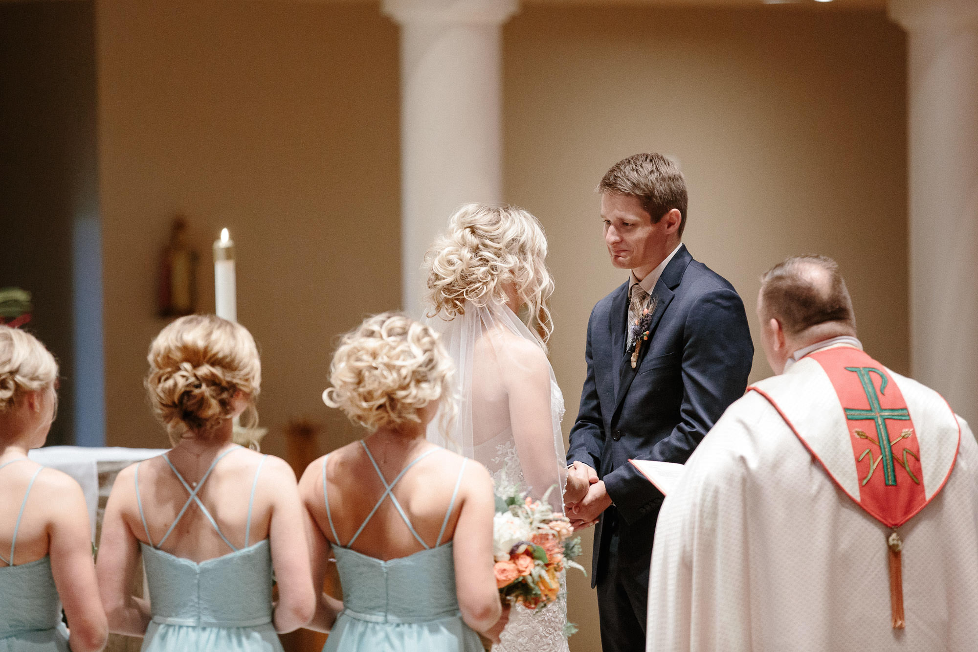 meadow-barn-wedding-sioux-falls-south-dakota-romantic-adventerous-michael-liedtke-photography028.jpg