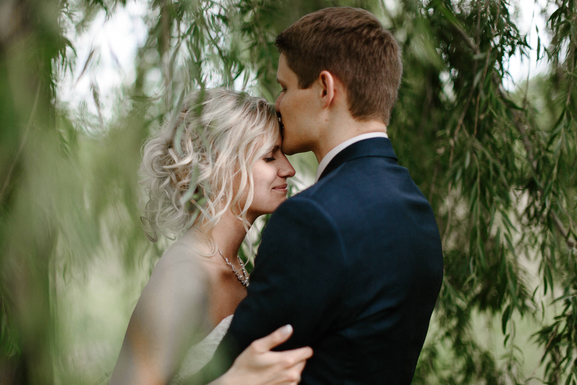 meadow-barn-wedding-sioux-falls-south-dakota-romantic-adventerous-michael-liedtke-photography052.jpg