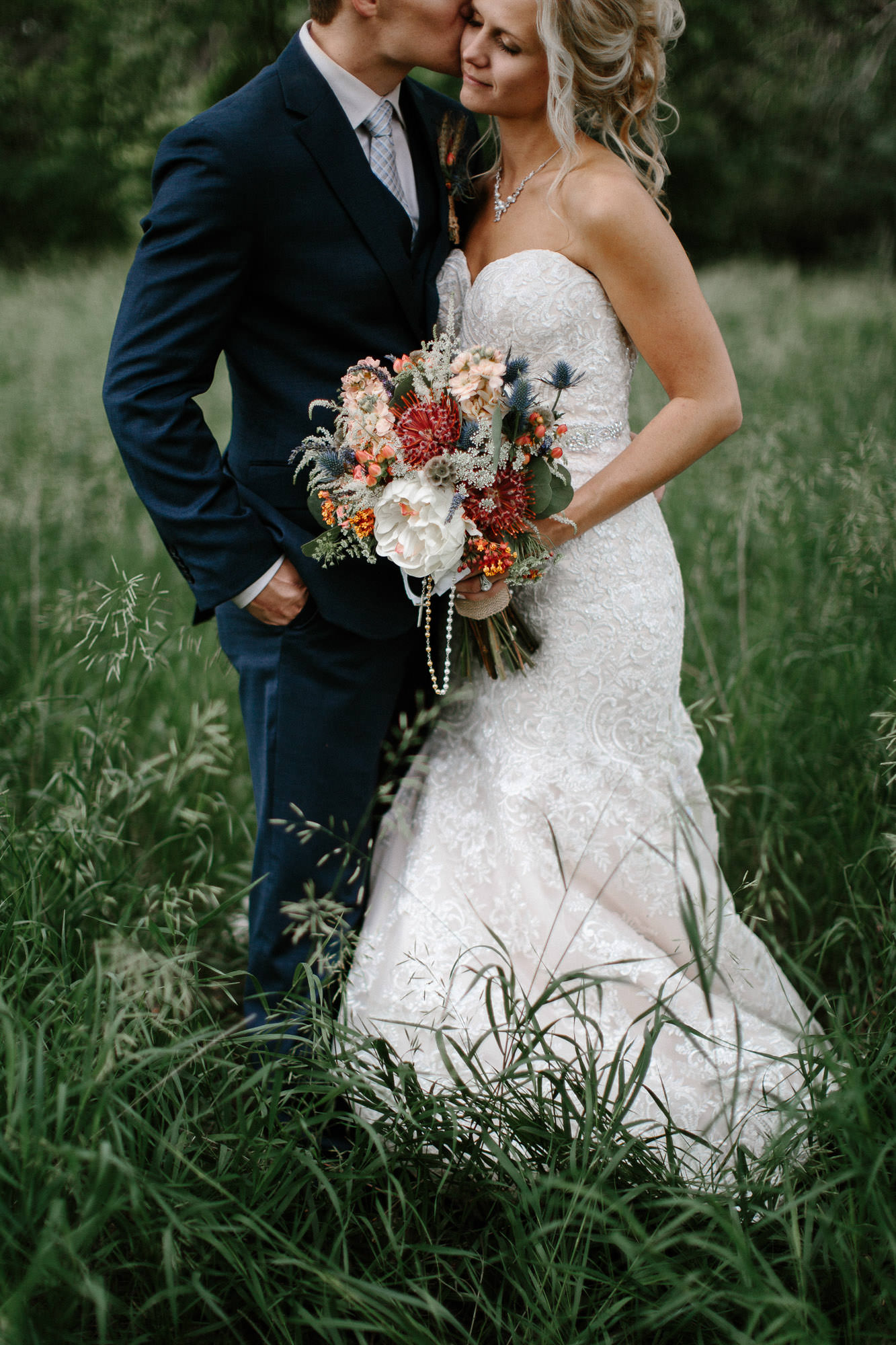 meadow-barn-wedding-sioux-falls-south-dakota-romantic-adventerous-michael-liedtke-photography054.jpg