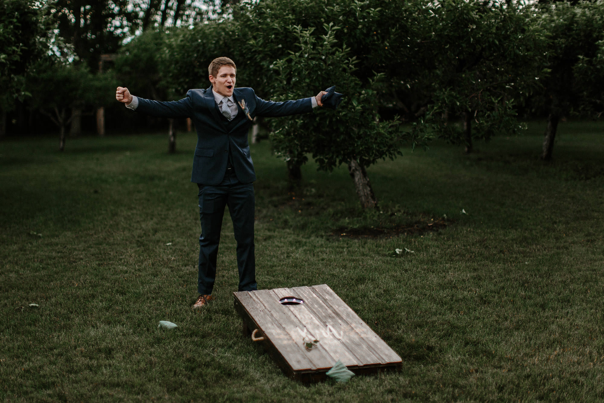 meadow-barn-wedding-sioux-falls-south-dakota-romantic-adventerous-michael-liedtke-photography062.jpg