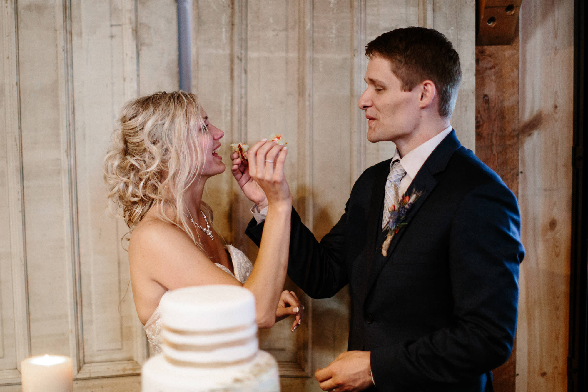 meadow-barn-wedding-sioux-falls-south-dakota-romantic-adventerous-michael-liedtke-photography078.jpg