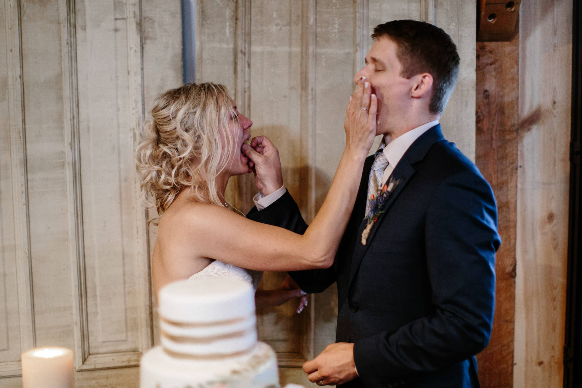 meadow-barn-wedding-sioux-falls-south-dakota-romantic-adventerous-michael-liedtke-photography079.jpg