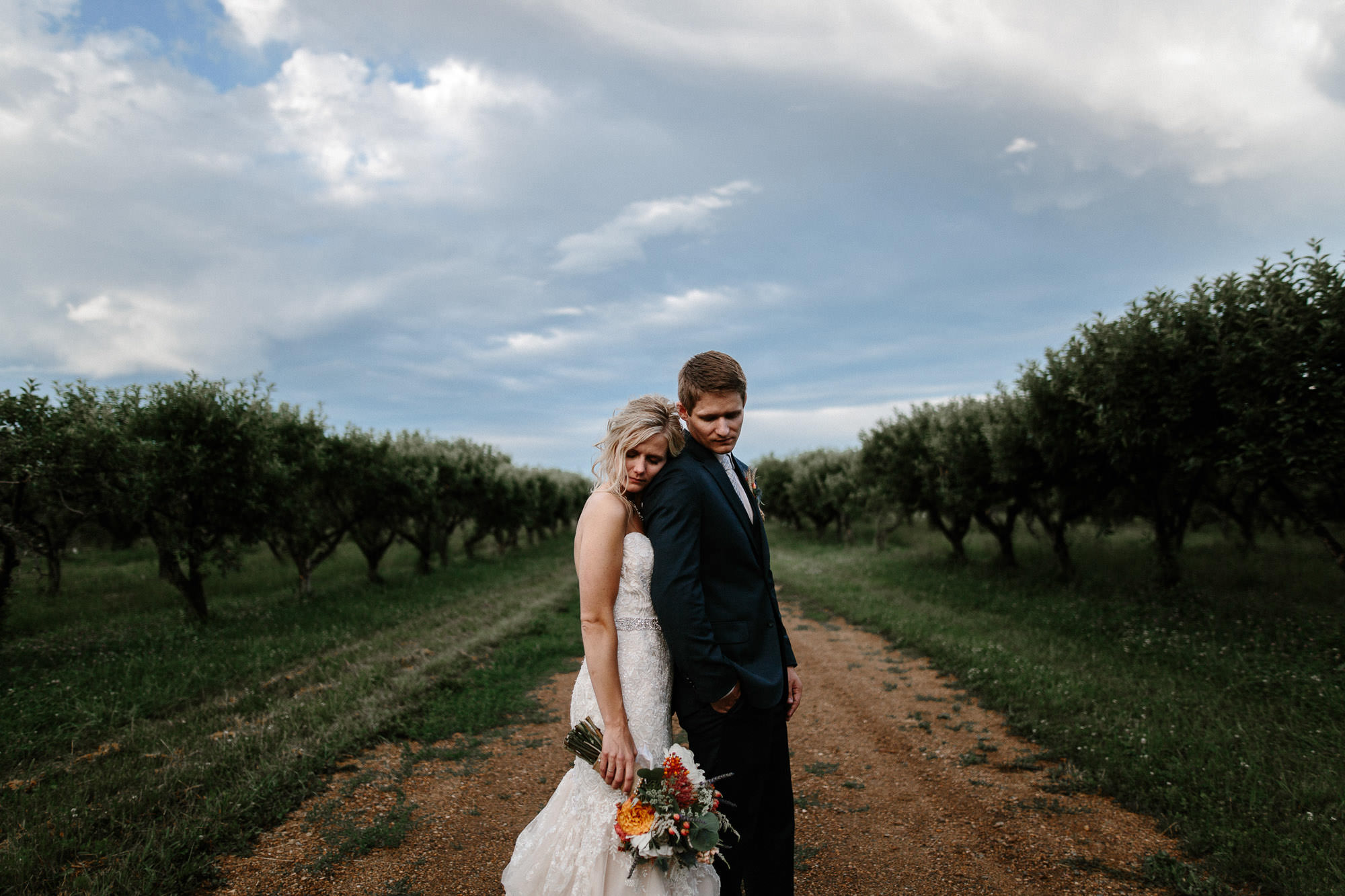 meadow-barn-wedding-sioux-falls-south-dakota-romantic-adventerous-michael-liedtke-photography092.jpg