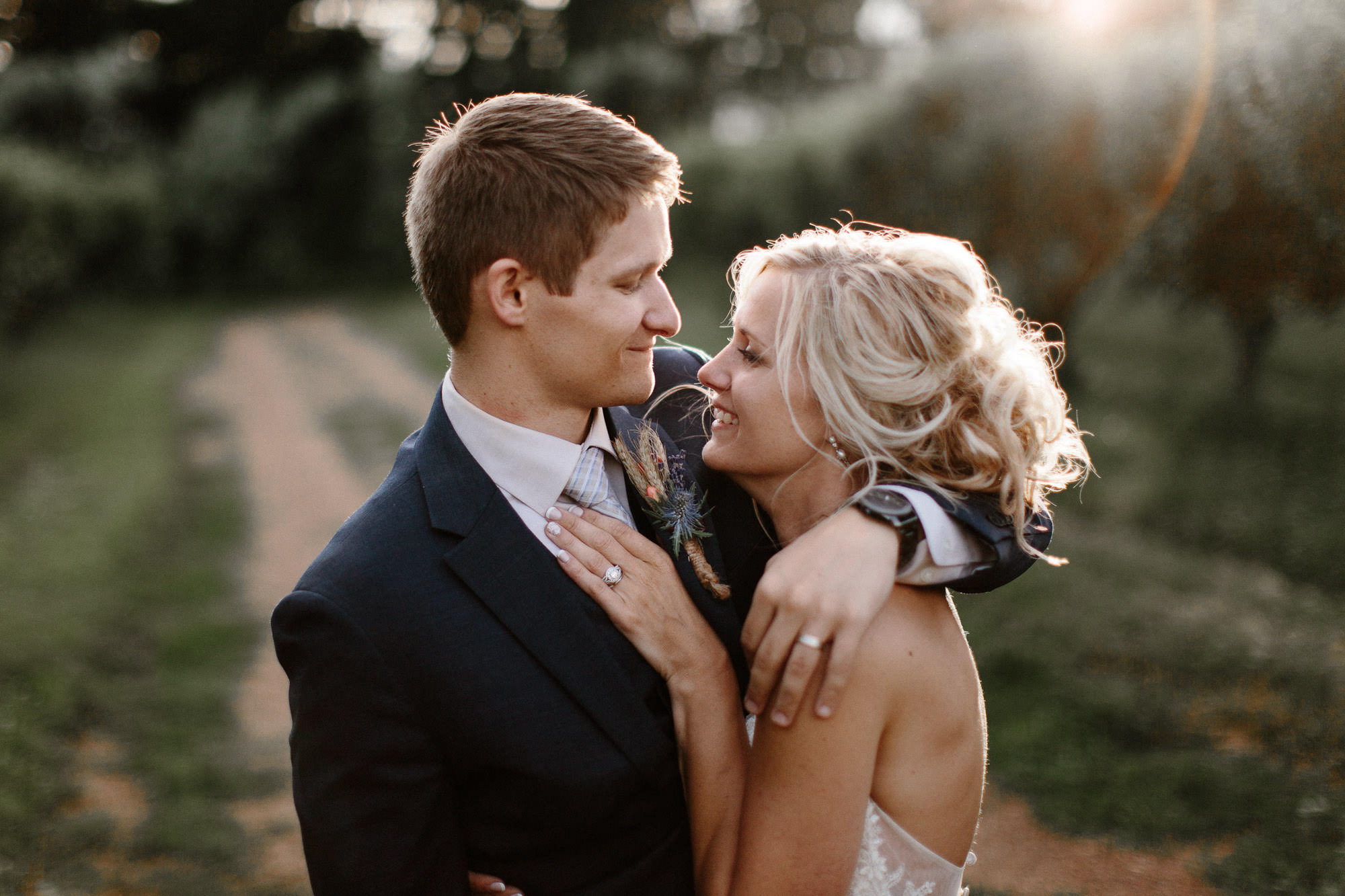 meadow-barn-wedding-sioux-falls-south-dakota-romantic-adventerous-michael-liedtke-photography098.jpg